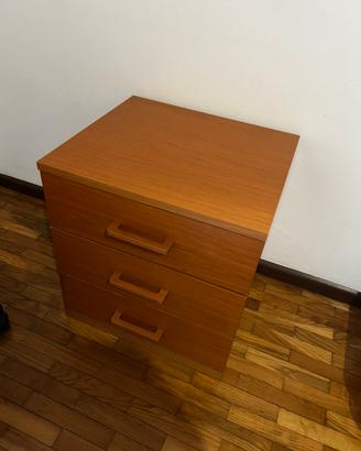 Comodino in legno 3 cassetti