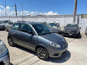 Lancia Ypsilon 1.3 MJT 75 CV Unyca