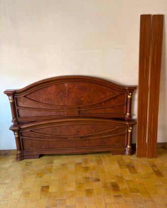letto e specchio 