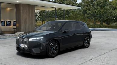 BMW iX xdrive40 pacchetto sportivo