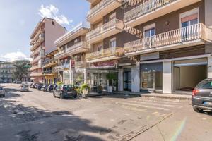 Locale Commerciale - Aci Catena