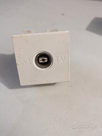 presa antenna tv livinglight bticino