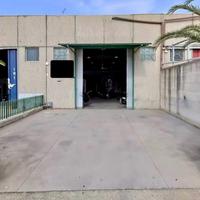 Capannone con piazzale