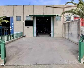 Capannone con piazzale