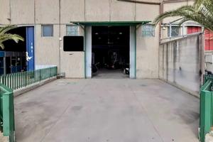 Capannone con piazzale