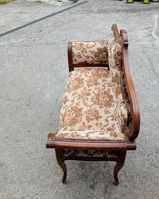 divanetto da arredamento 