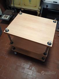 Tavolinetto con ruote