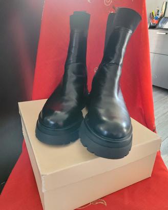 Anfibi donna Stradivarius n.40 neri