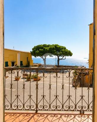 MONOLOCALE A IMPERIA