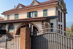 Villa plurifamiliare