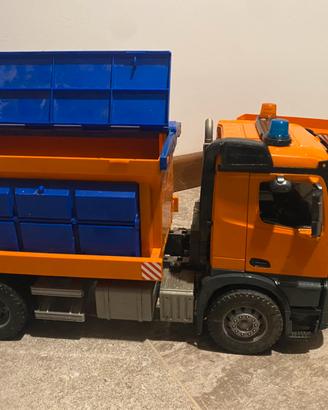 2 camion spargisale bruder