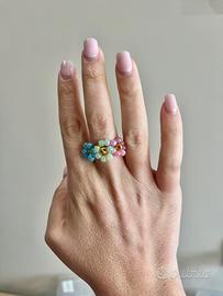 Anello con fiori realizzati a mano