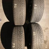 Gomme da neve Nokian con cerchi.