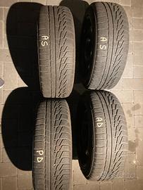 Gomme da neve Nokian con cerchi.