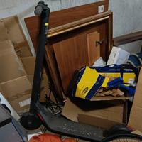 Monopattino elettrico ninebot