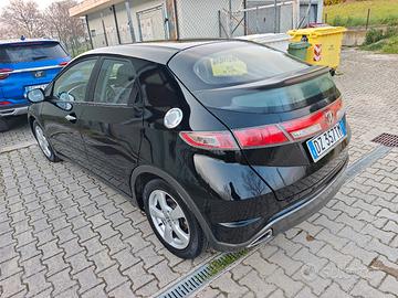 HONDA
Civic 8a serie 1.4 i-VTEC 5P