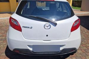 Mazda 2 bianca, 5 porte, ok neopatentati