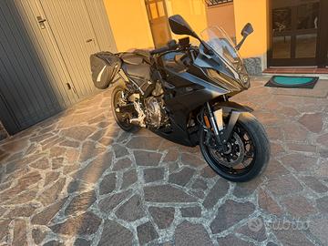 SUZUKI GSX-8R