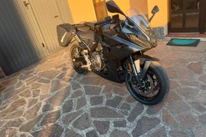SUZUKI GSX-8R