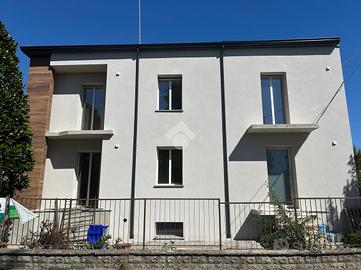 2 LOCALI A PARMA