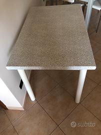 Tavolo allungabile cucina/pranzo, piano puntinato.