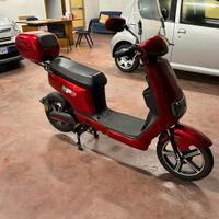 Scooter elettrico senza patente e senza ass