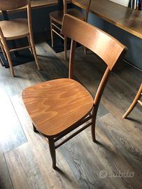 Sedie e tavoli da ristorante bar