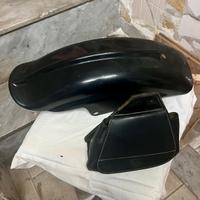Parafango posteriore e borsetta per harley