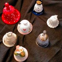 lotto di campanelle in ceramica e cristallo 