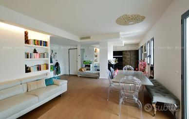 Attico ristrutturato con terrazza zona centro mare