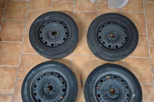 set di 4 ruote con gomme da 15.