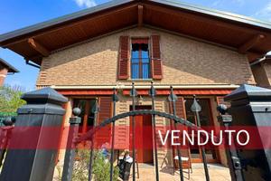 Villa di 160 m² con 4 locali e box auto a Paderno 