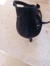 scarpe alte con perline nere
