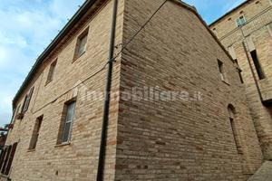 Immobile cielo/terra in centro storico a Treia