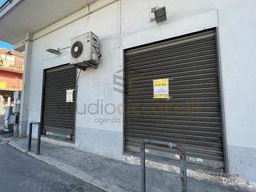 Locale Commerciale Con Spazio Antistante