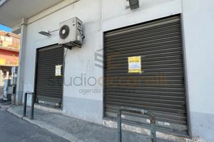 Locale Commerciale Con Spazio Antistante