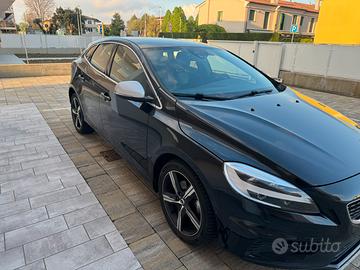 Volvo V40 r designer