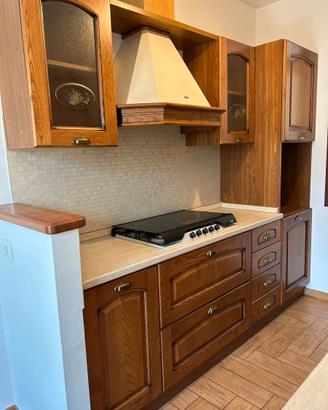 Cucina in legno massello