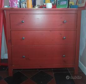 Cassettiera Hemnes rossa Ikea