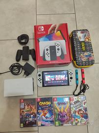Nintendo switch OLED più accessori 