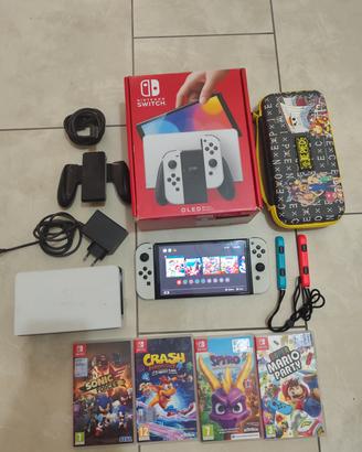 Nintendo switch OLED più accessori 