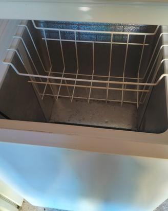 2 frigoriferi ,2 congelatori a pozzetto 