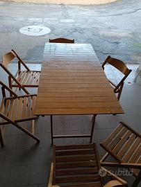 tavolino in legno richiudibile e sedie