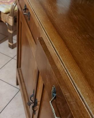 credenza arte povera con vetrina