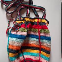 Borsa a spalla pezzo unico in uncinetto 