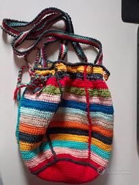 Borsa a spalla pezzo unico in uncinetto 