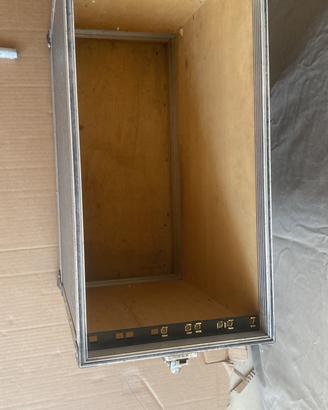 RACK PROFESSIONALE  4 U (10 fori)