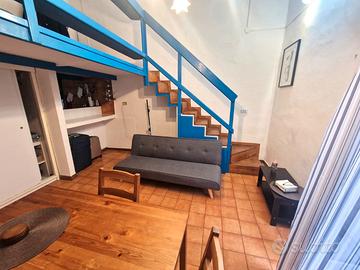 Ad.ze via Toledo - Monolocale con soppalco