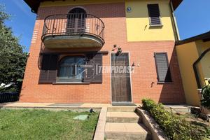 Villa unifamiliare con box doppio