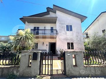 Villa singola Venafro [VD CNLC222-47 C89 VRG]